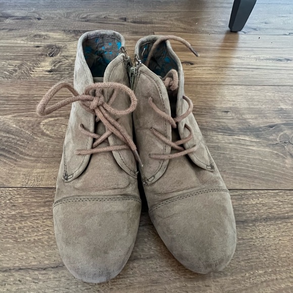 Cat & Jack booties - Picture 2 of 2